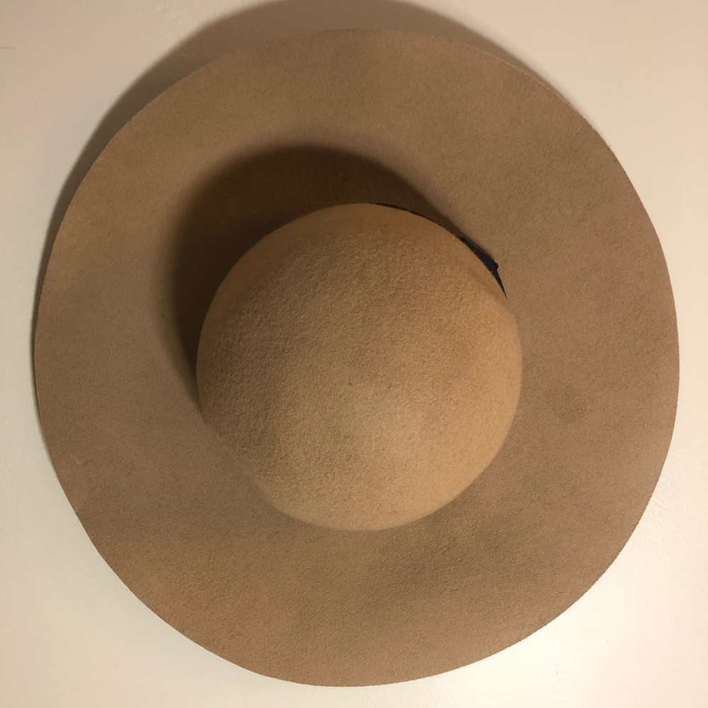 SOLD 🌈 Camel wide brim floppy hat